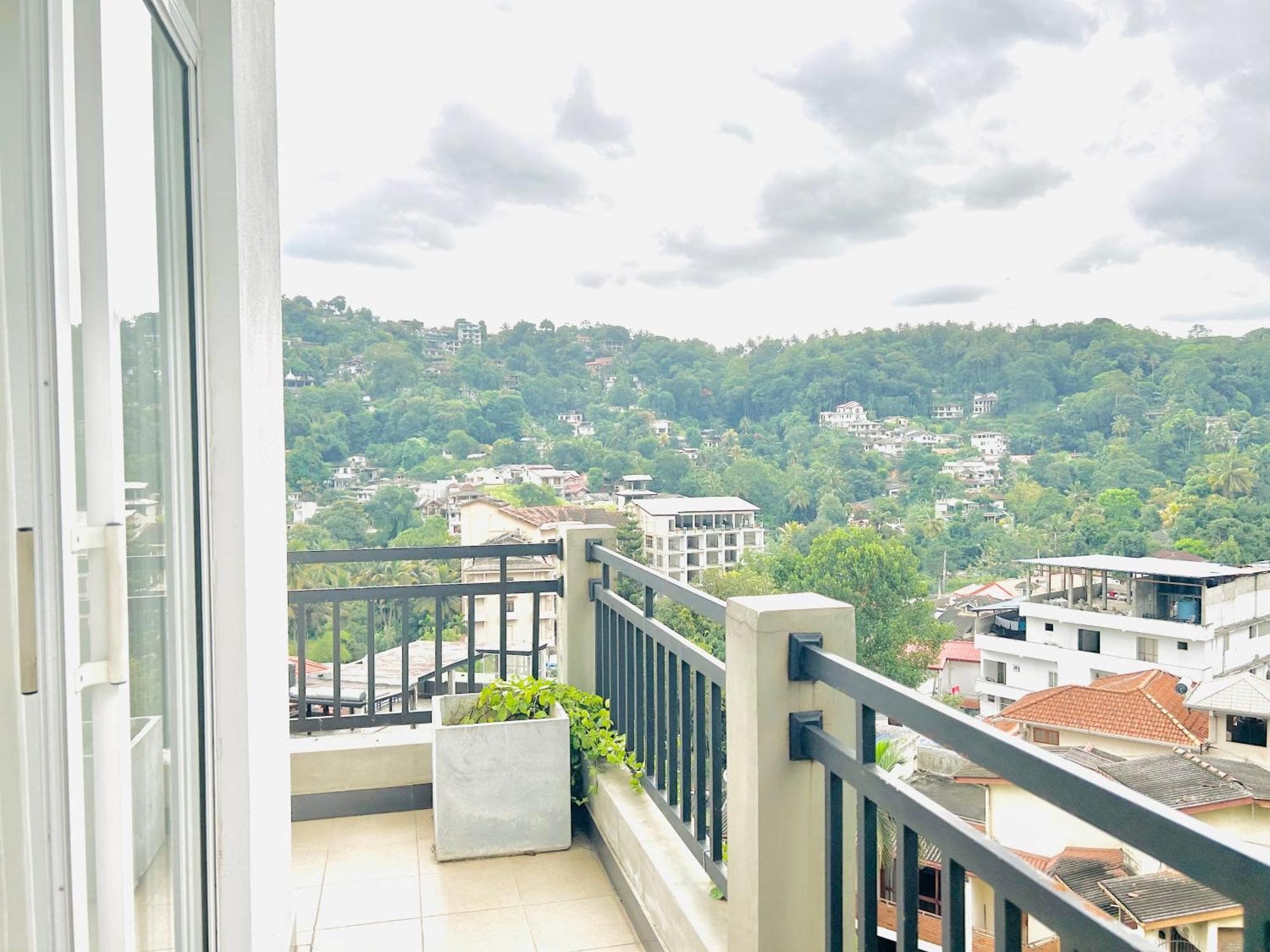 The Terrace แคนดี้ ภายนอก รูปภาพ