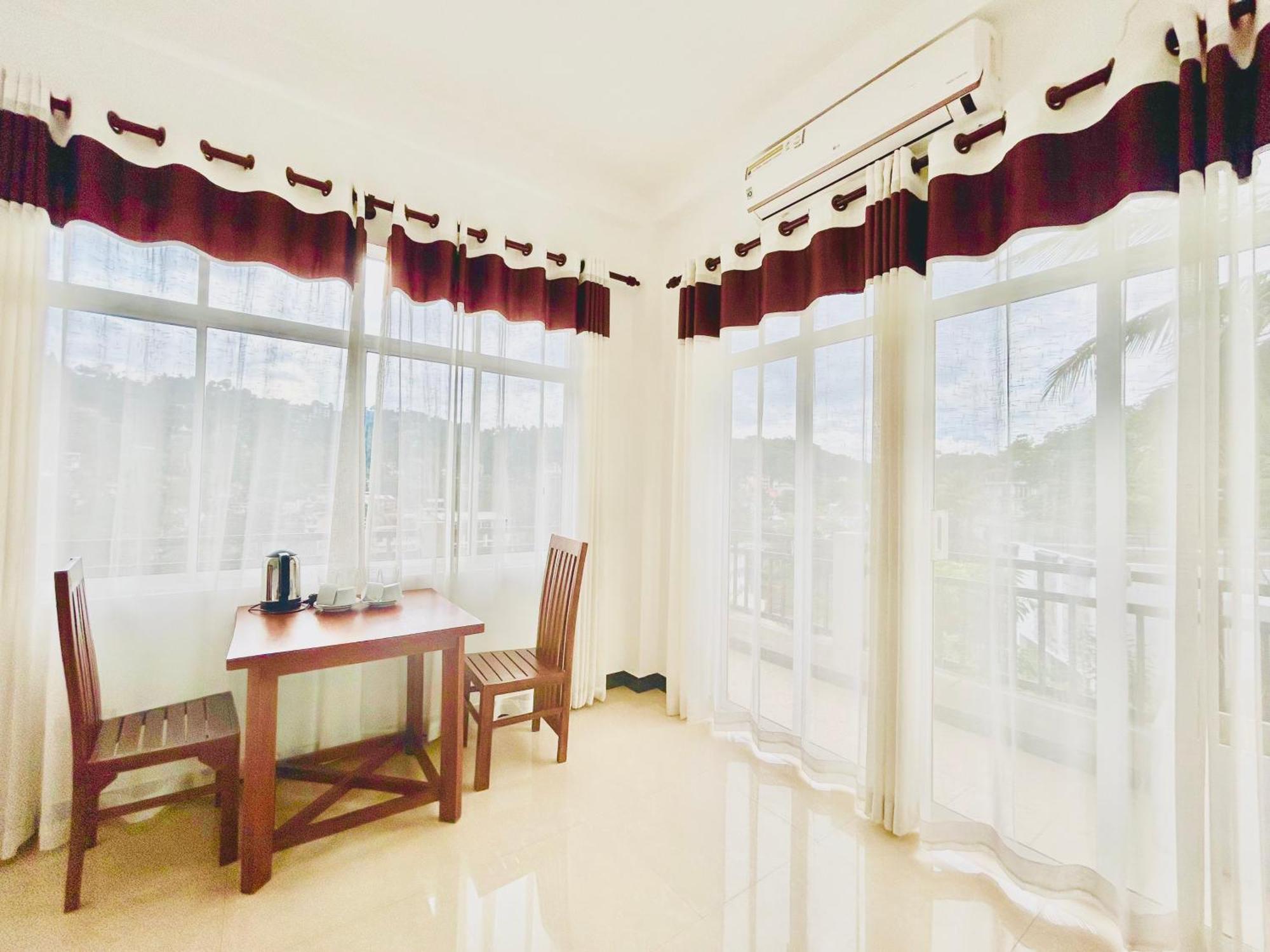 The Terrace แคนดี้ ภายนอก รูปภาพ
